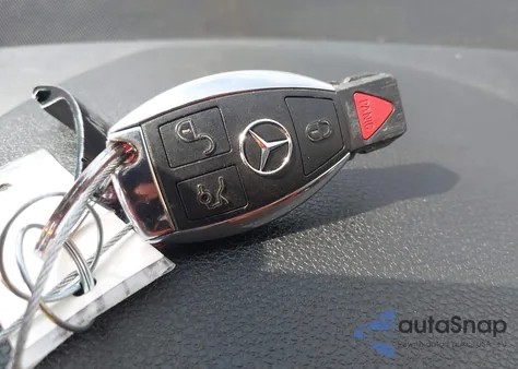 2011 Mercedes-Benz C 300 Luxury/Sport из США, поврежденный, VIN WDDGF5EB3BR158244